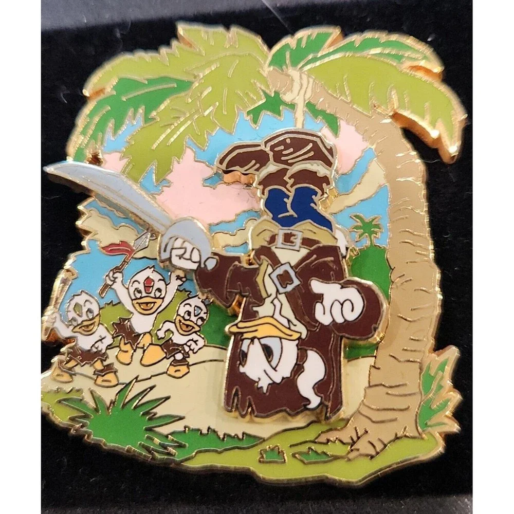 Disney Pin Pirates of the Caribbean Donald as‎ Will Turner Nephews Hangs 00001